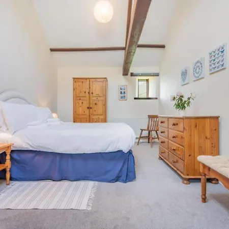 2 Bed In Sz092 *